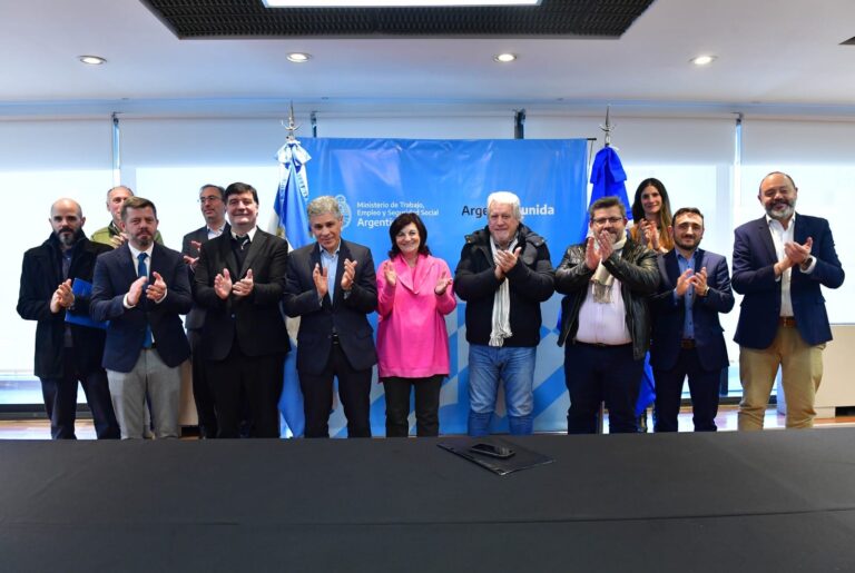 Alivio fiscal para petroleros de YPF y Opessa: firman nuevas exenciones en Ganancias